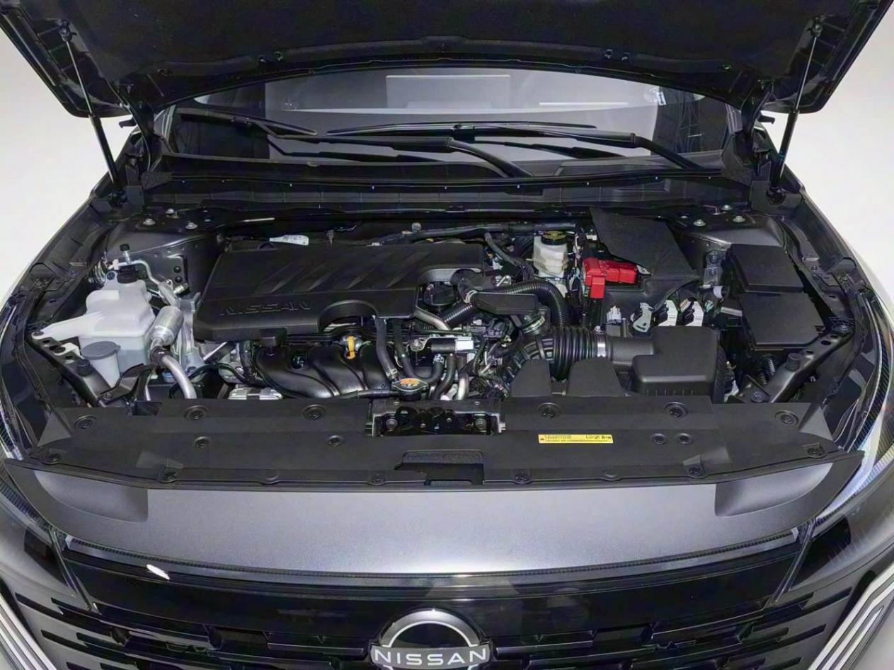 新款日產天籟正式亮相!外觀造型更大氣,搭載全新鴻蒙座艙